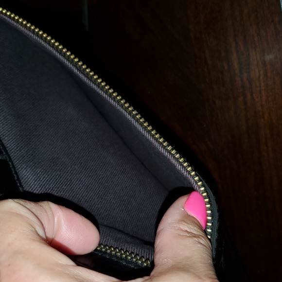 Madewell Clutch in GUC with magnetic security - Picture 8 of 8